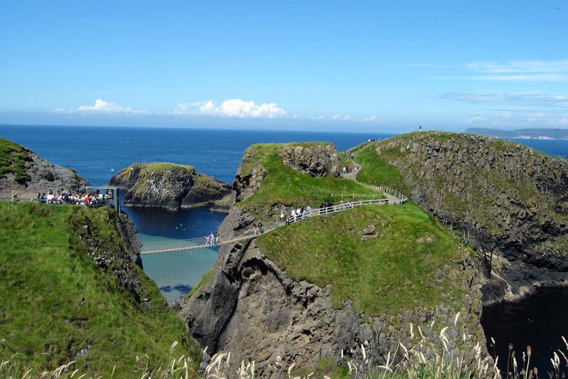 http://www.weirdlyodd.com/wp-content/uploads/2010/12/Carrick-a-rede-Rope-Bridge.jpg