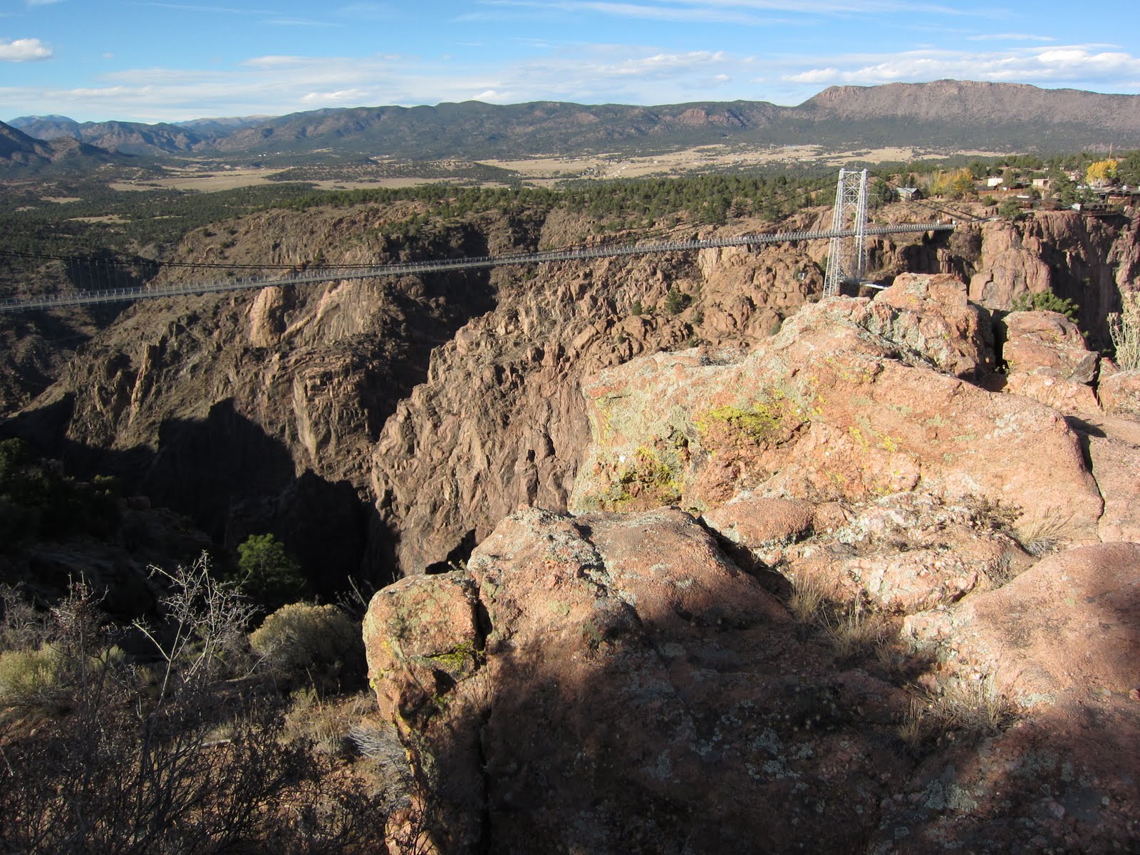 http://www.weirdlyodd.com/wp-content/uploads/2010/12/Royal-Gorge-Bridge-in-Colorado-US-11.jpg