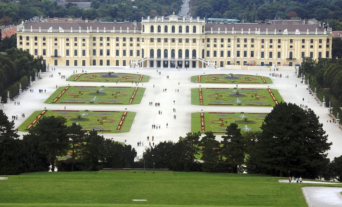 10 Greatest Palaces Around the World WeirdlyOdd.com